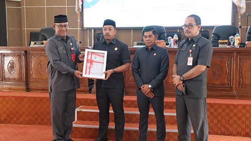 Rapat Paripurna, Pemkab Balangan Sampaikan Raperda APBD TA 2023 1 hal 2 Bal 3 klm 7