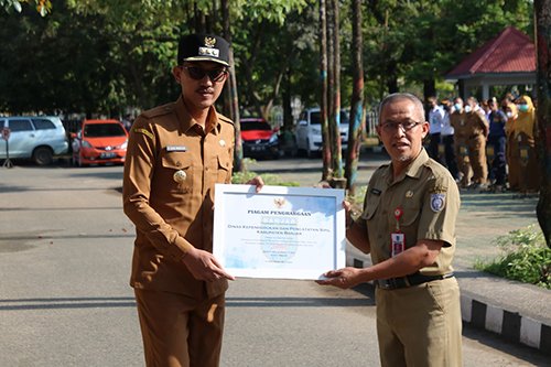 Lima SKPD Dapat Penghargaan 1 hal16 4klmbjr2