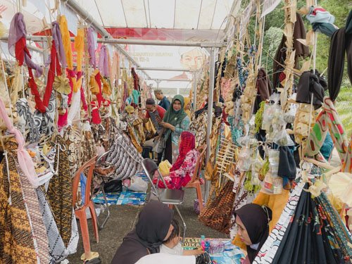 Banjarbaru Angkat Budaya Ba'ayun Maulud 1 Hal 10 3 Klm BJB 1 14