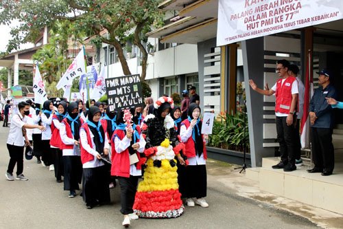 Hal 16 4 KLm Martapura Lepas Karnaval