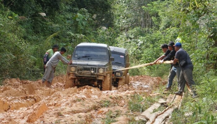 Firman Yusi Sambangi Masyarakat Terpencil