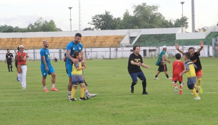 Barito Putera Bermain Sepak Bola Bersama Habaib dan Santri