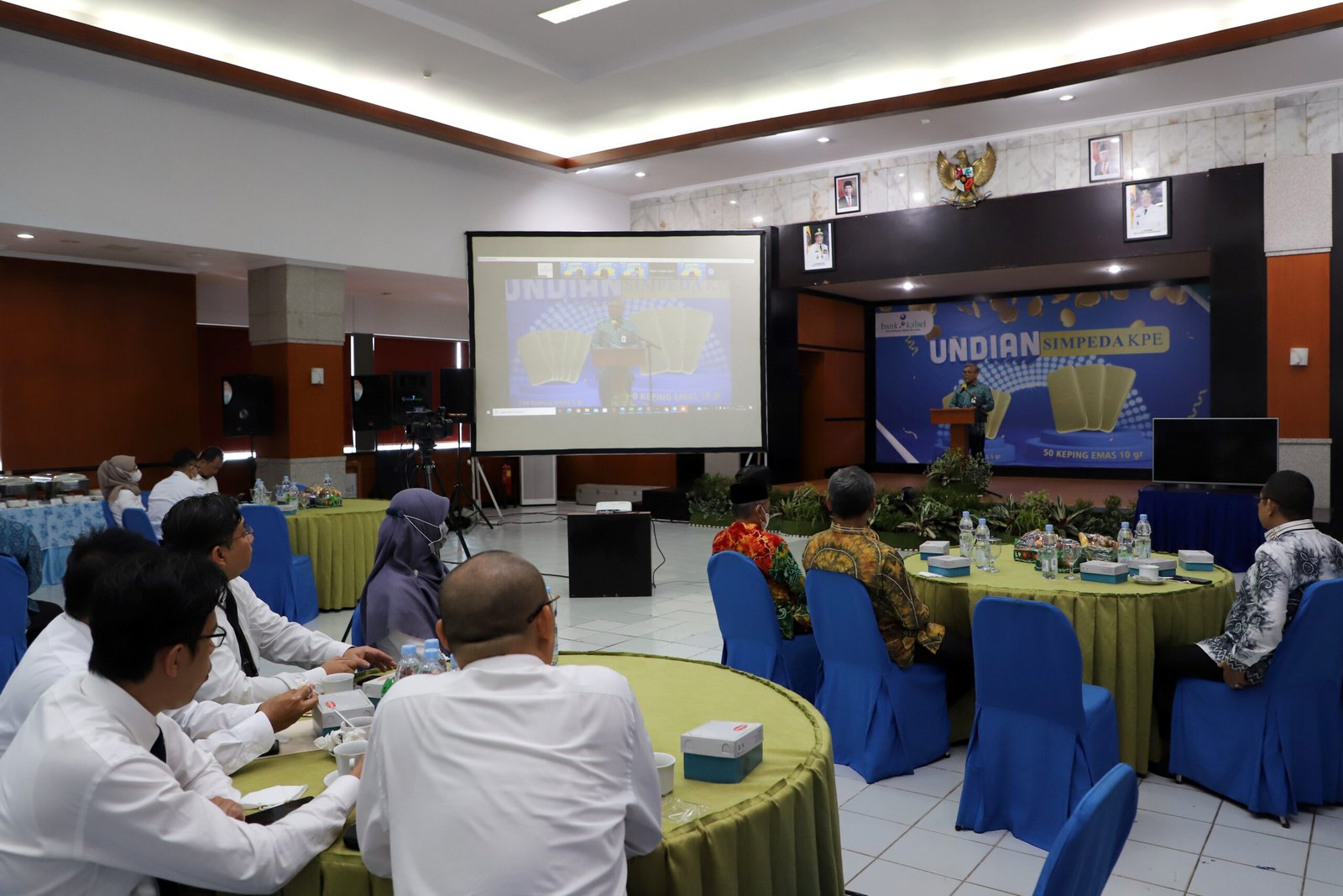 Bank Kalsel Bagikan 150 Logam Mulia Kepada ASN pada Gelaran Undian Sempeda KPE 2022 1 Penarikan Undian Simpeda KPE 2022 scaled