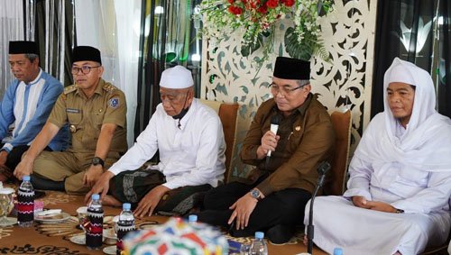 Safari Maulid Bupati dan Wabup ke Daha Selatan 1 hal 12 HSS 3 klm 3