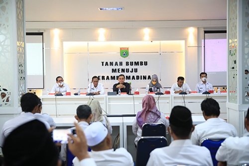 Zairullah Buka Rapat Pasilitasi Persoalan Tanah Trasmigrasi 1 hal 12 Tanbu 25 klm 3