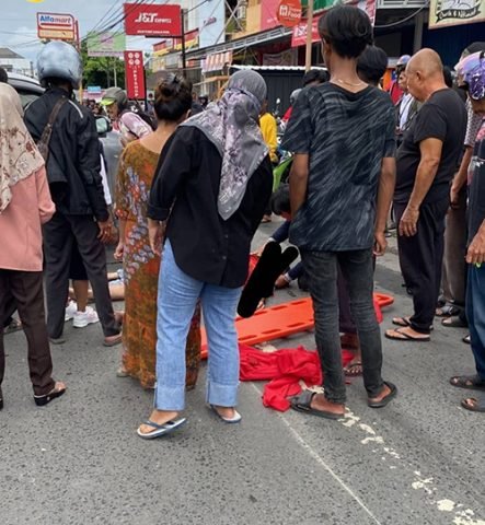 Tabrakan di Dahlia, Pasutri Dilarikan ke RS 1 5 Dahlia 3klm