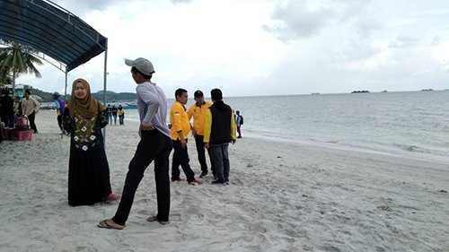 Pantai Teluk Tamiyang<br>Diharapkan Dapat Mengeliatkan Perekonomian Rakyat 1 8 4klm 1
