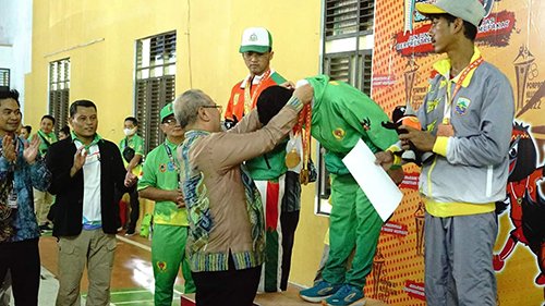 Bupati Kalungkan Medali Porprov Cabor Senam 1 Hal 12 HSS 1 3 klm 2
