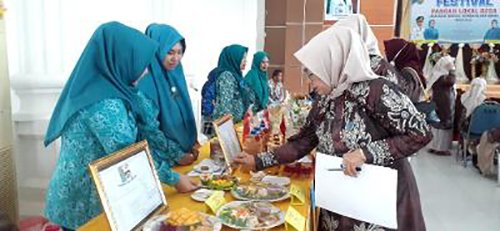 Umbi-Umbian Alternatif Pengganti Beras Festival Pangan Lokal 1 Hal 12 Tapin 35 klm 4