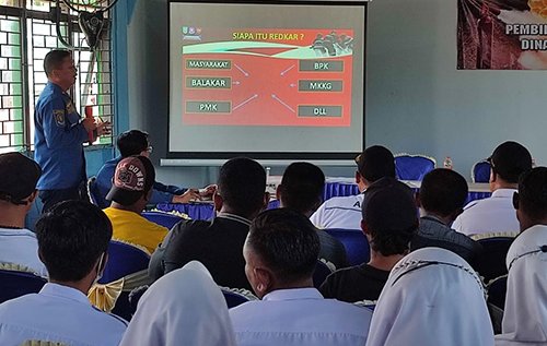 Kades di Aluh Aluh Diminta Anggarkan Peralatan Damkar 1 Hal 16 4 KLM Martapura Sosialisasi SPM
