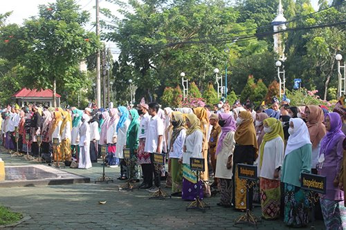 ASN Banjar Diminta Beri Layanan Prima Masyarakat 1 Hal 16 4 KLm Martapura Pakaian adat