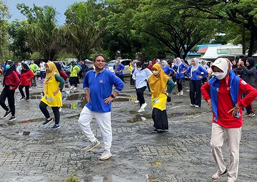 Hal 16 4 Klm Martapura Senam bersama
