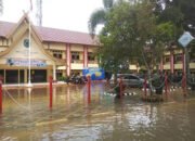 Banjir Genangi Halaman Kantor Pemkab HSU