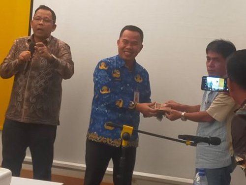 Didukung Aggota DPR Ir H Sukhrowardi, Khairadi Luncurkan Lima Lagu Banjar 1 Hal 9 3 Klm Iksan Budiman