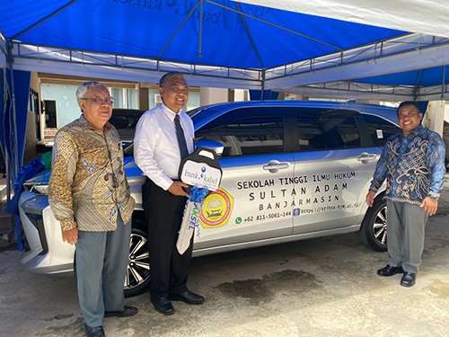 Bank Kalsel Kado Sebuah Mobil Untuk Kampus STIH Banjarmasin 1 Hal 9 3 Klm Kado Bank Kalsel