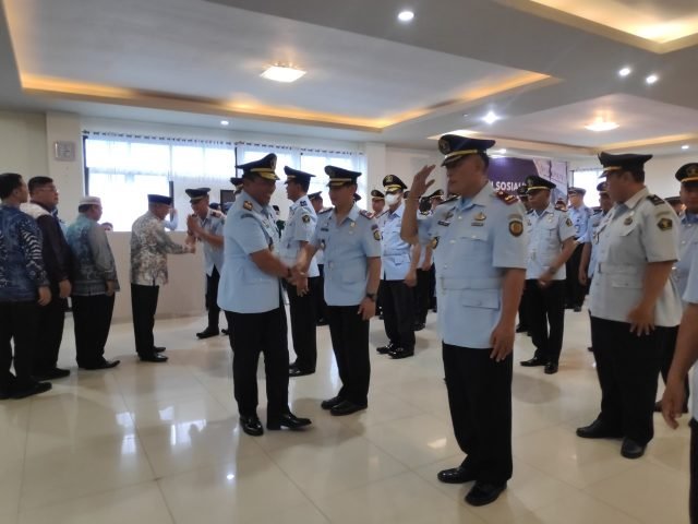 Lantik 21 Pejabat, Kakanwil Kemenkumham Kalsel: Jadilah Pimpinan yang Miliki Kebermanfaatan 1 IMG 20221104 WA0049 scaled