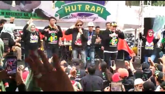 HUT RAPI ke-42 Dimeriahkan Ian Kasela [] Ketua RAPI Kalsel Bagikan Beras 1000 Karung