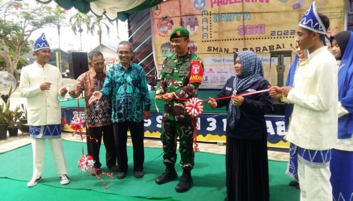 Dandim 1002/HST Buka Pagelaran Maha Karya Seni SMA Negeri 3 Barabai