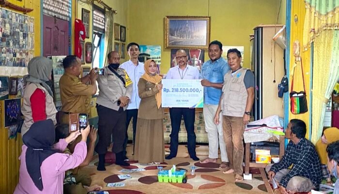 BPJAMSOSTEK Banjarmasin Serahkan Santunan JKK Meninggal Dunia kepada Ahli Waris Pedagang