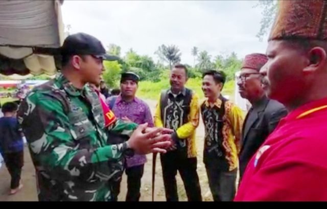 Dandim 1002/HST Komunikasi Sosial Dengan Warga Dayak Meratus 1 1000048202 scaled