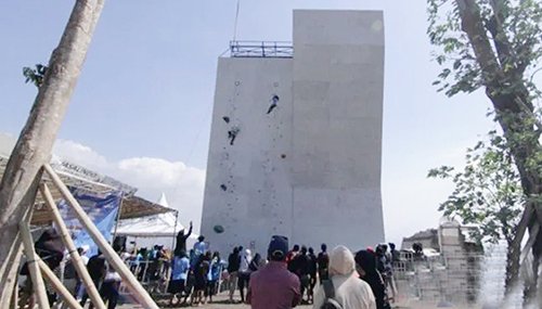 13 4 klm panjat tebing