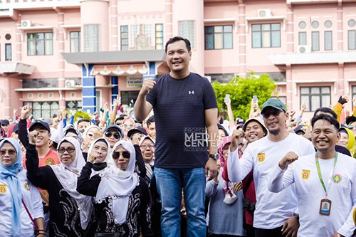 Aditya Mufti Ariffin Apresiasi Guru Berprestasi 1 Hal 10 3 Klm BJB 1 12