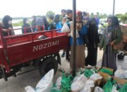 BEM Se HSU Serahkan Bantuan Paska Banjir di HSU 15 BEM Se HSU Serahkan Bantuan Paska Banjir di HSU