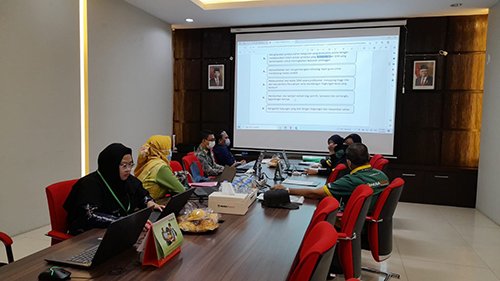 Penghargaan Lencana dan Piagam Untuk Pembinaan Dunia Usaha di Tala 1 Hal 11 Tala 3 klm 19