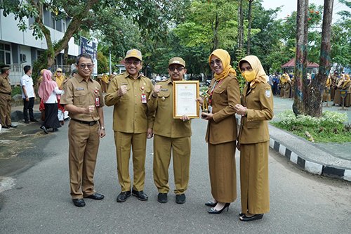 Hal 16 4 KLm Martapura Nakes teladan