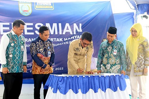 Hal 16 4 KLm Resmikan kantor