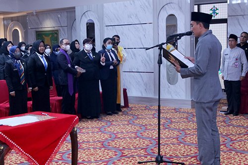 Bupati Ambil Sumpah 69 Pejabat Pengawas-Fungsional 1 Hal 16 4 Klm Martapura Lantik pejabat