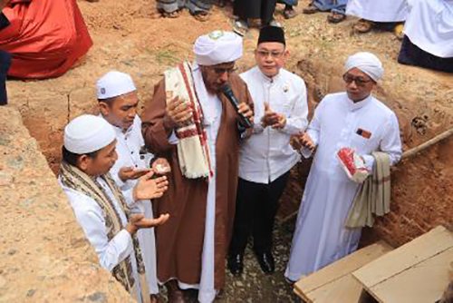 Peletakan Batu Pertama Pembangunan Maajid Al Hilal Desa Tanjung Batu 1 Hal 16 K Baru 3 klm 10
