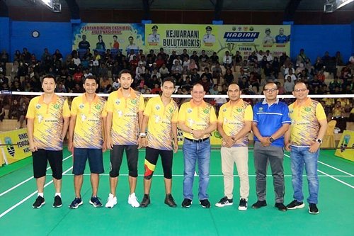 Eksbisi Tomi Sugiarto Buka Turnamen Bulutangkis Se Kalsel di Kotabaru 1 Hal 16 K Baru 3 klm 7