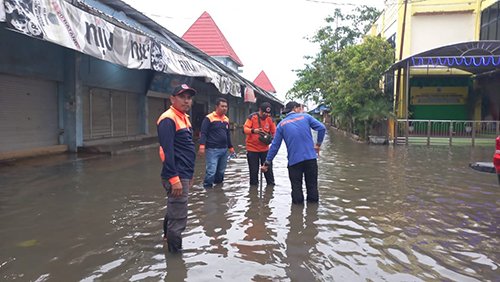 Warga Diminta Waspada<br>Beberapa Hari Kedepan Banjir Rob Diprediksi Melanda Kotabaru 1 Hal 16 K Baru 3 klm 9