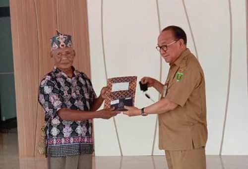 Bupati Tabalong: “Dulu Berjalan, Bersepeda, Bermotor dan sekarang Ketua Adat Dayak Pakai Mobil” 1 Hal 4 Tabalong Adv 3 klm