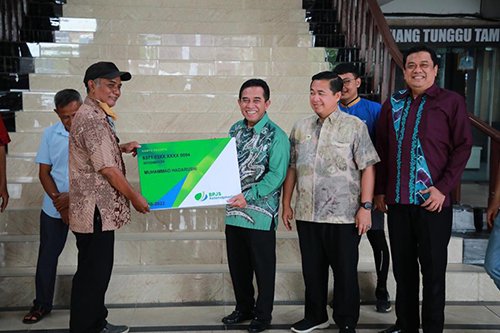 Bank Kalsel Serahkan Bantuan Kartu BPJS Ketenagakerjaan Ketua RT se Banjarmasin 3 Hal 9 7 Klm Kontrak 2 Gabung