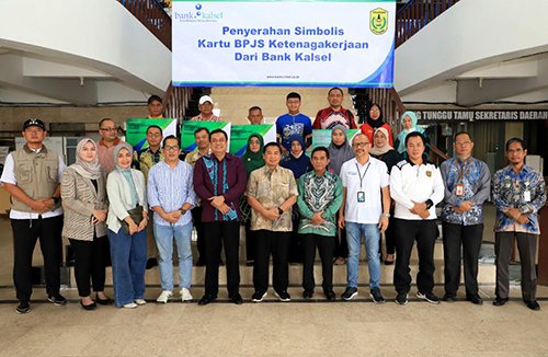 Bank Kalsel Serahkan Bantuan Kartu BPJS Ketenagakerjaan Ketua RT se Banjarmasin 4 Hal 9 7 Klm Kontrak 3 Gabung