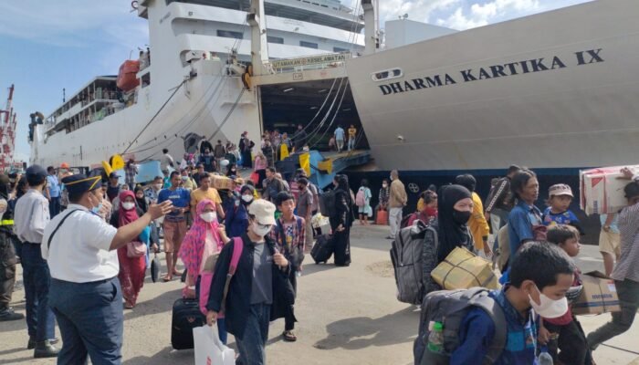 Gelombang Tinggi, Keberangkatan Kapal Laut Sempat Tertunda