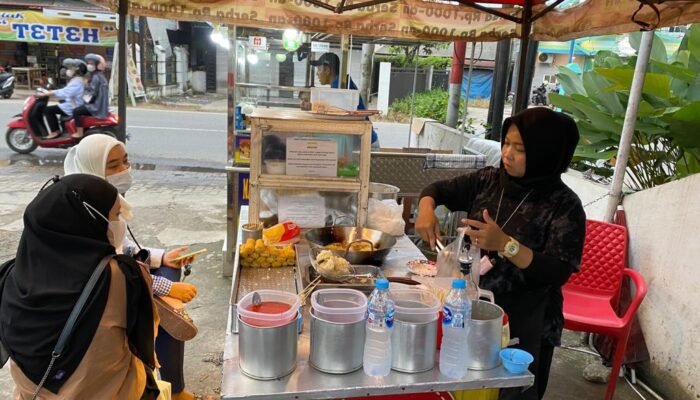 Street Food 58 Sajian Cemilan Super Murah dan Bikin Ketagihan