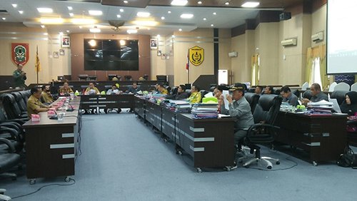 Lensa foto DPRD kota1