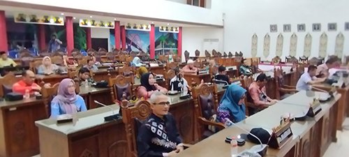 Lensa foto DPRD kota6