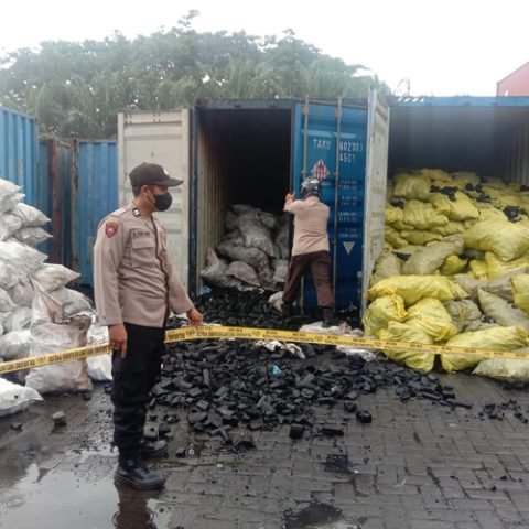 Kontainer Berisi Arang Terbakar 1 5 HL Kontainer terbakar 5klm