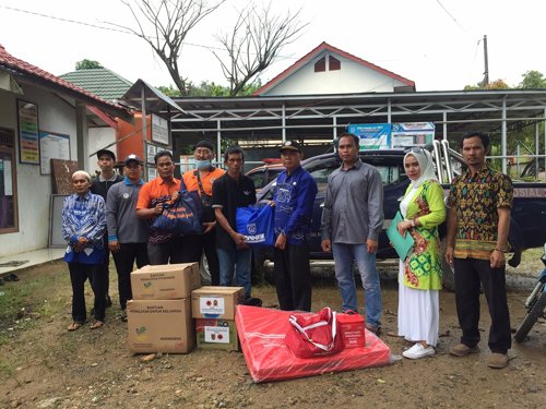 Hal 10 3 KLm Martapura Serahkan bantuan