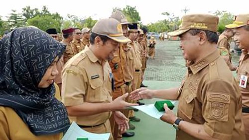 Zairullah: Jika Ingin Sukses Jangan Pernah Lupakan Orang Tua, Hormati Dan Cintai 1 Hal 12 Tanbu 35 klm 4