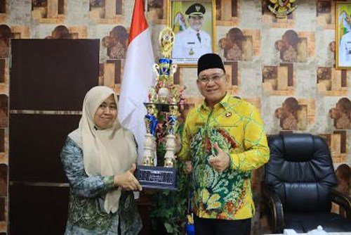 Penghargaan Terbaik Satu Tata Kelola Keuangan Daerah Untuk Kotabaru 1 Hal 16 K Baru 3 klm 12