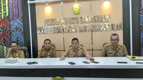 Kinerja Dinas Perdagangan dan Perindustrian 2022 Terganjal Pasar Batuah 1 Hal 9 2 KL Jumpa Pres Batuah