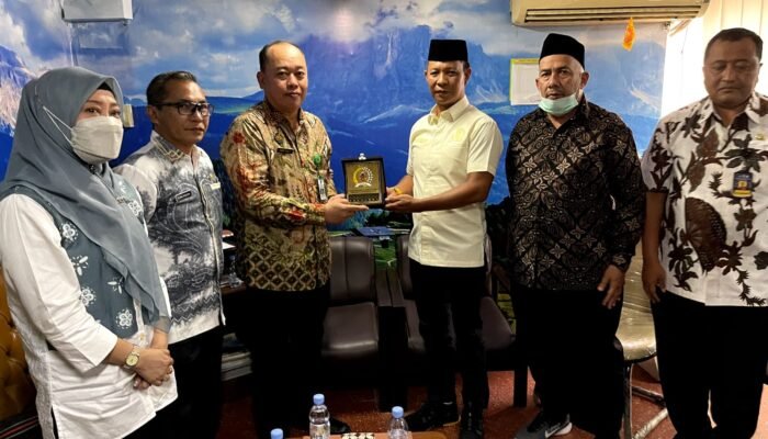 Tingkatkan PAD, Komisi II Sambangi Samsat Manyar Surabaya