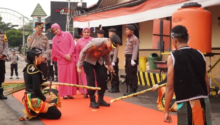 Potong Tebu, Tradisi Polres Tabalong Sambut Kapolres Baru