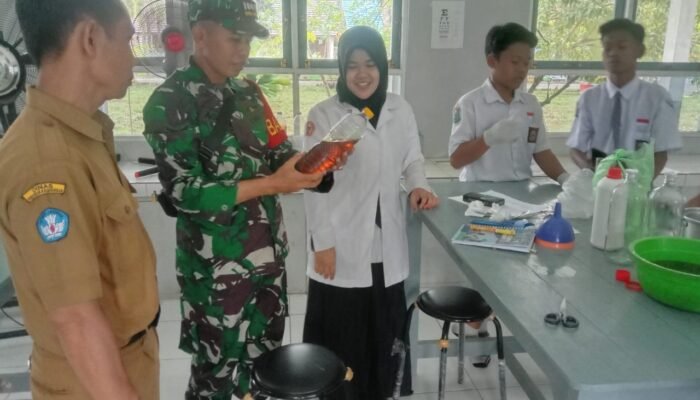 Serda Agus Arahman Dampingi Siswa SMAN 6 Barabai Membuat Biodesel dari Limbah Minyak Jelantah