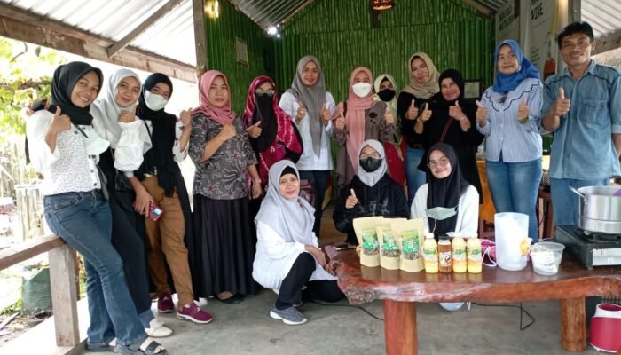 UMKM Pucuk Galam Liang Anggang Gali Ilmu Produk Olahan Bahan Dasar Jagung di Kalampangan